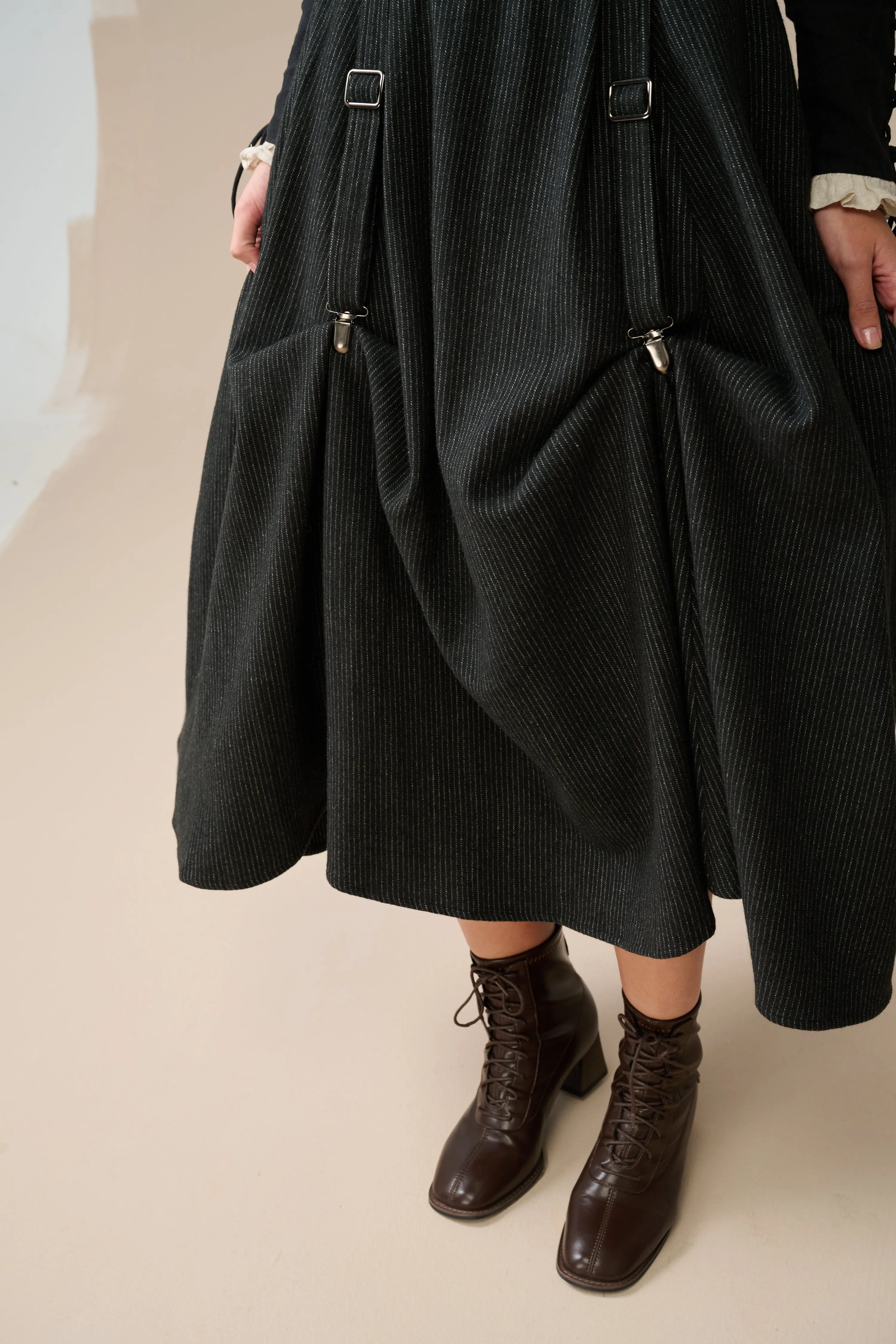 Cynthia 16 | Adjustable wool skirt