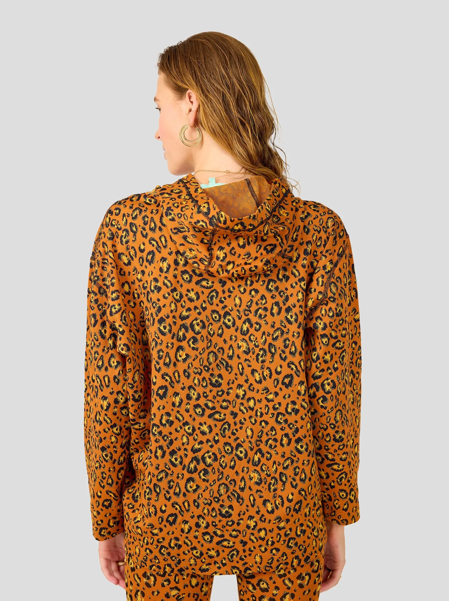 Drew sweater in ochre Leopard jersey