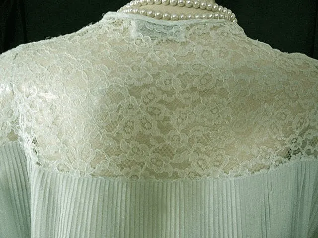 *GLAMOROUS VINTAGE BARBIZON CRYSTAL PLEATED RUFFLED BED JACKET IN SEA FROTH