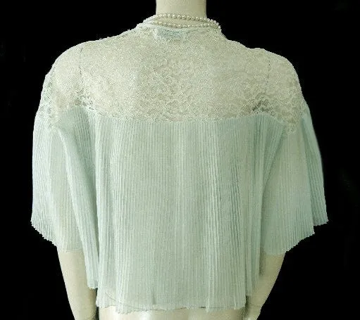 *GLAMOROUS VINTAGE BARBIZON CRYSTAL PLEATED RUFFLED BED JACKET IN SEA FROTH