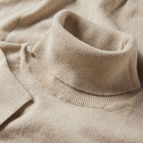 LUXE CASHMERE TURTLENECK SWEATER