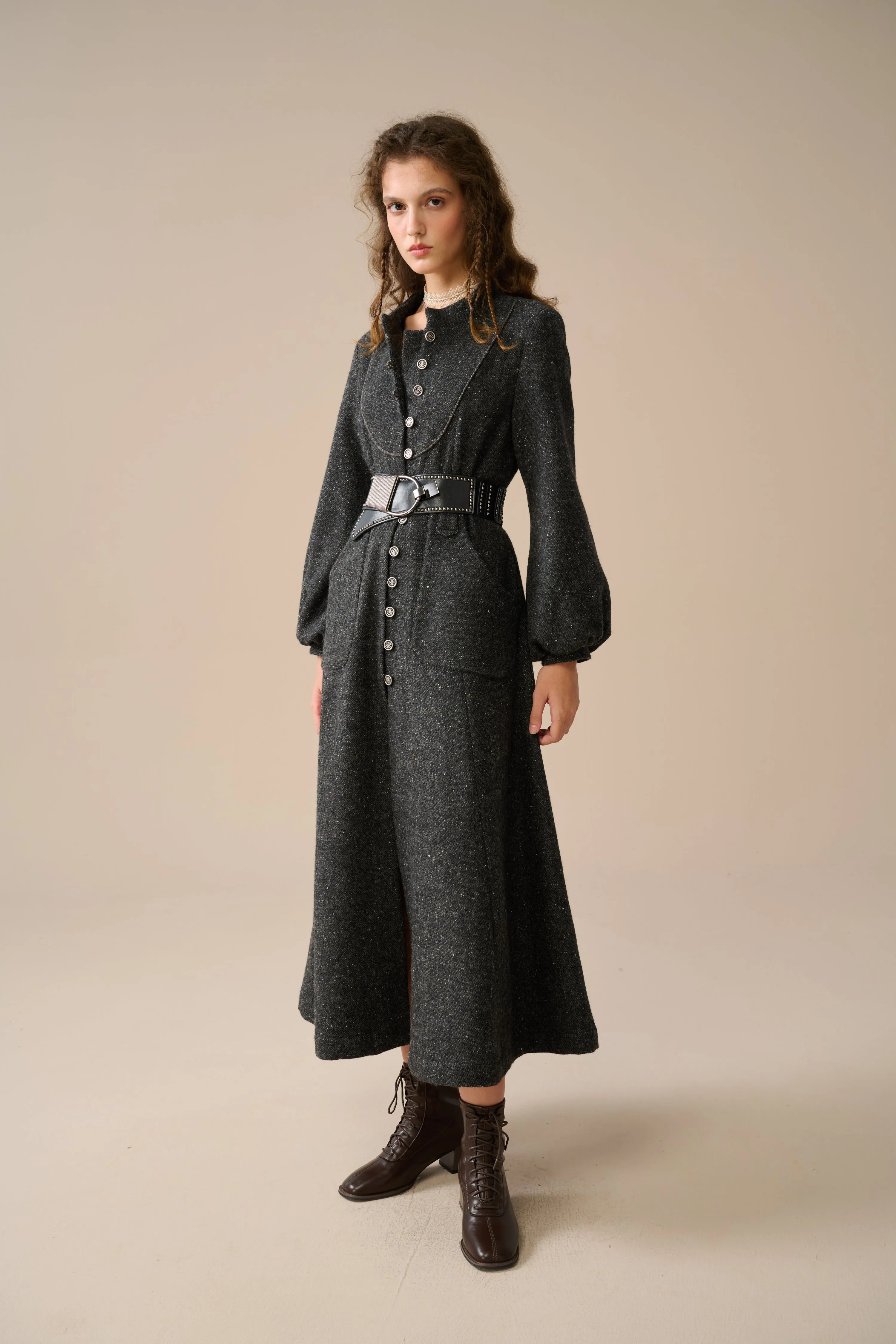 Margaret 25|100% wool buttoned down coat