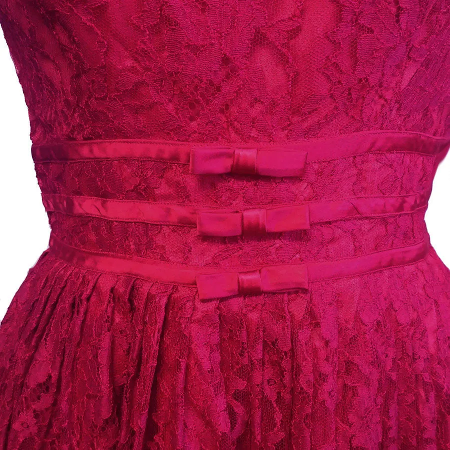 *VINTAGE 1960s GIGI YOUNG SCARLET LACE COCKTAIL PARTY DRESS WITH METAL ZIPPER - PERFECT FOR VALENTINE'S DAY EVENING OR THE HOLIDAYS